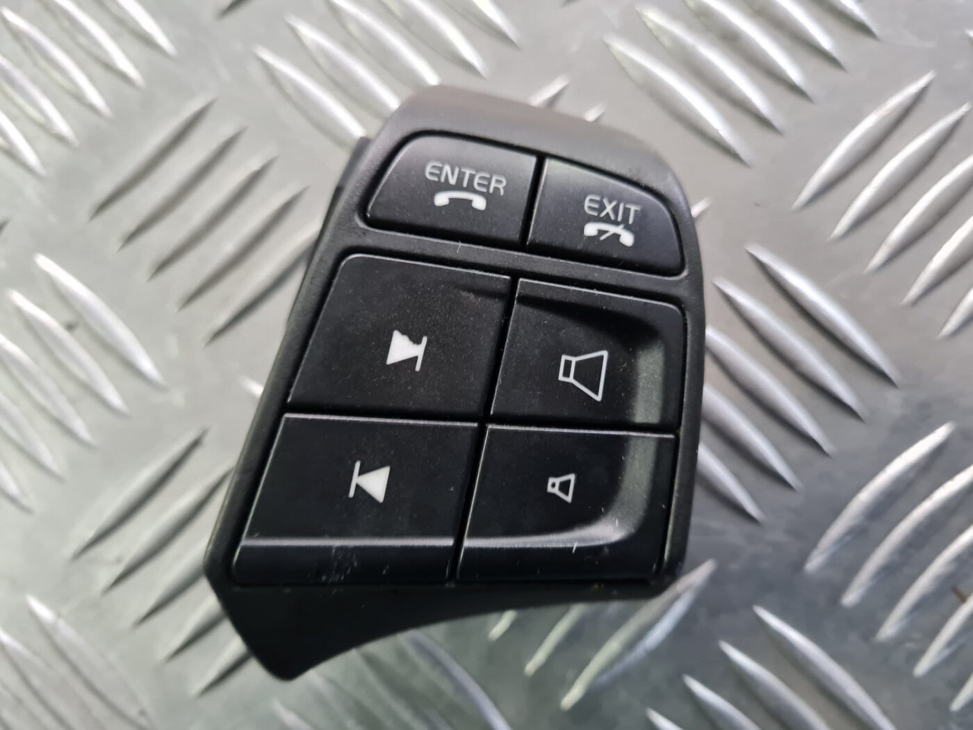 Stūres poga priekš VOLVO C30 2009 2 Stūres poga priekš VOLVO C30 2009