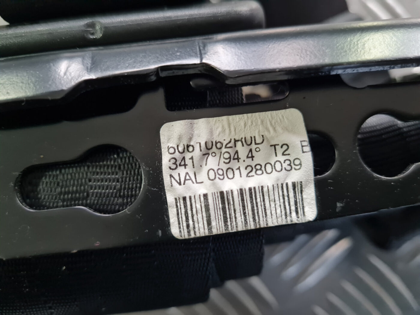 Priekšējā labā drošības josta priekš VOLVO C30 2009 4 Priekšējā labā drošības josta priekš VOLVO C30 2009