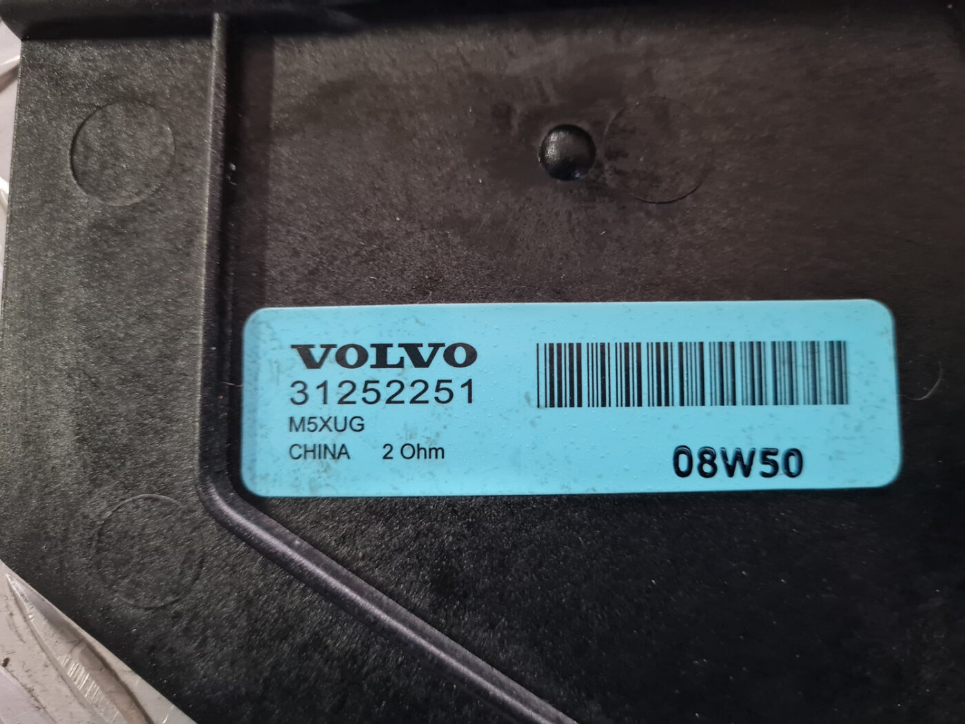 Durvju skaļrunis, apakšā priekš VOLVO C30 2009