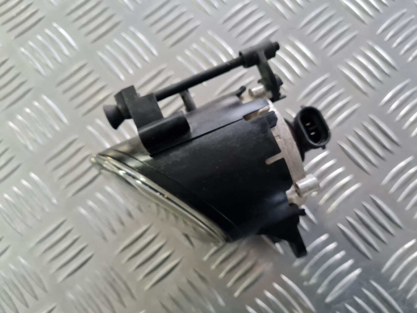 Miglas lukturis priekšā labajā pusē priekš VOLVO C30 2009 7 Miglas lukturis priekšā labajā pusē priekš VOLVO C30 2009