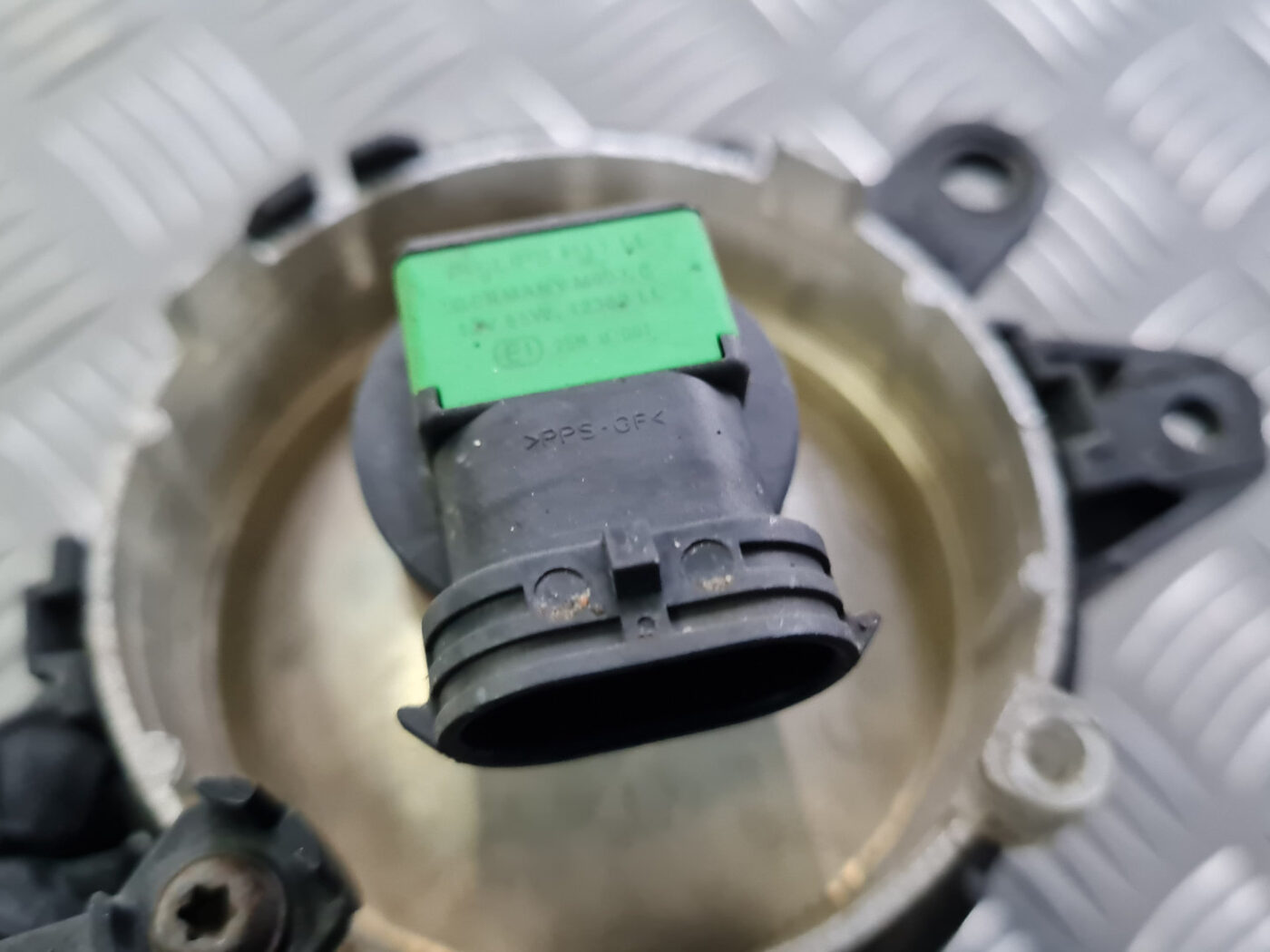 Miglas lukturis priekšā labajā pusē priekš VOLVO C30 2009 4 Miglas lukturis priekšā labajā pusē priekš VOLVO C30 2009