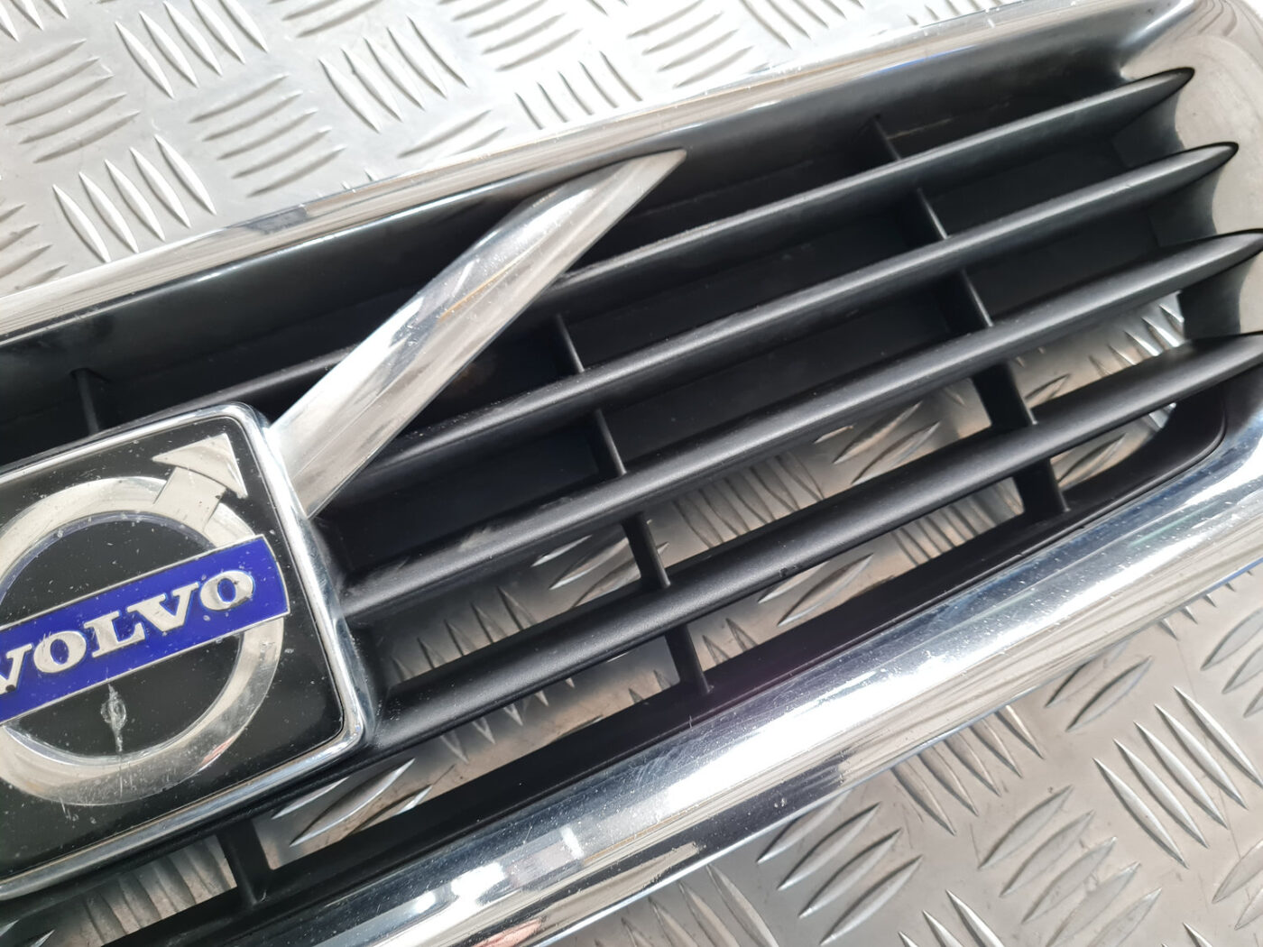 Bufera reste priekš VOLVO C30 2009 9 Bufera reste priekš VOLVO C30 2009