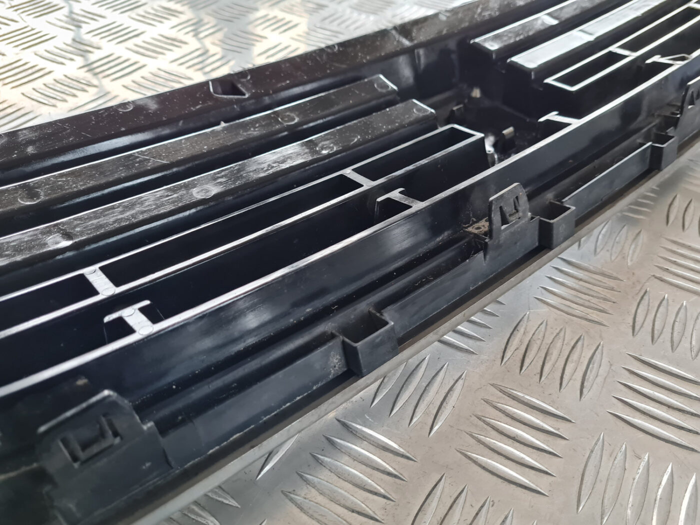 Bufera reste priekš VOLVO C30 2009 5 Bufera reste priekš VOLVO C30 2009