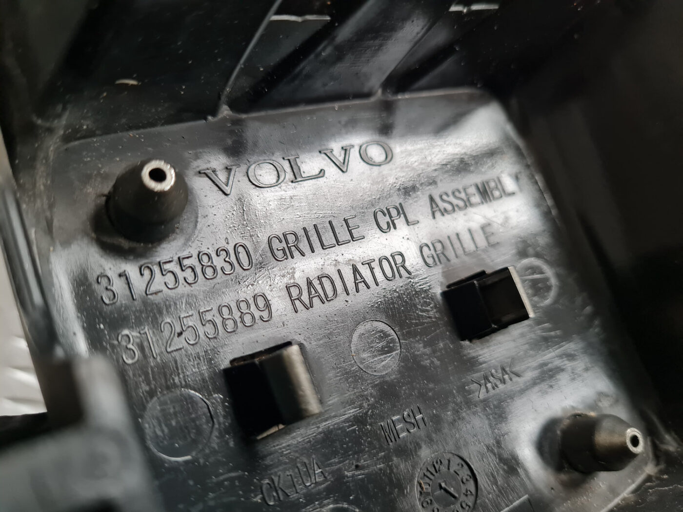 Bufera reste priekš VOLVO C30 2009 13 Bufera reste priekš VOLVO C30 2009