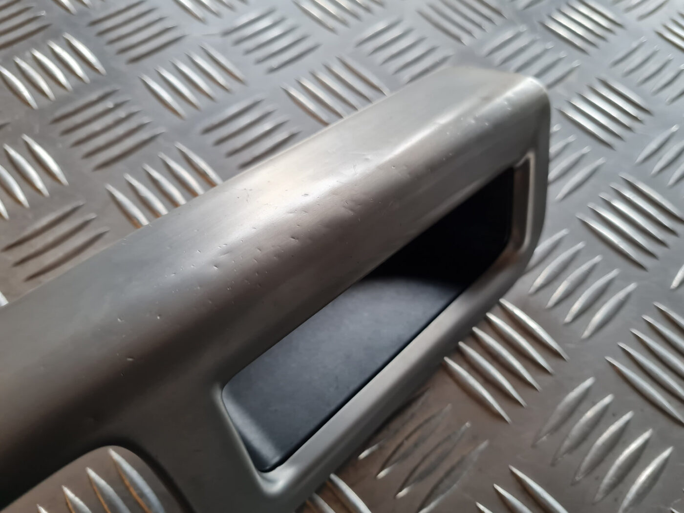 Durvju rokturu apdares uzlika (salonā) priekš VOLVO C30 2009 2 Durvju rokturu apdares uzlika (salonā) priekš VOLVO C30 2009