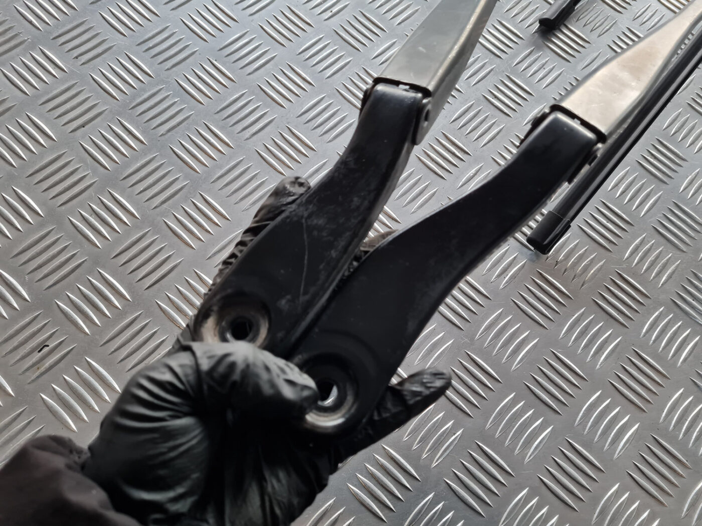 Vējstikla slotu turētāju komplekts priekš VOLVO C30 2009 6 Vējstikla slotu turētāju komplekts priekš VOLVO C30 2009