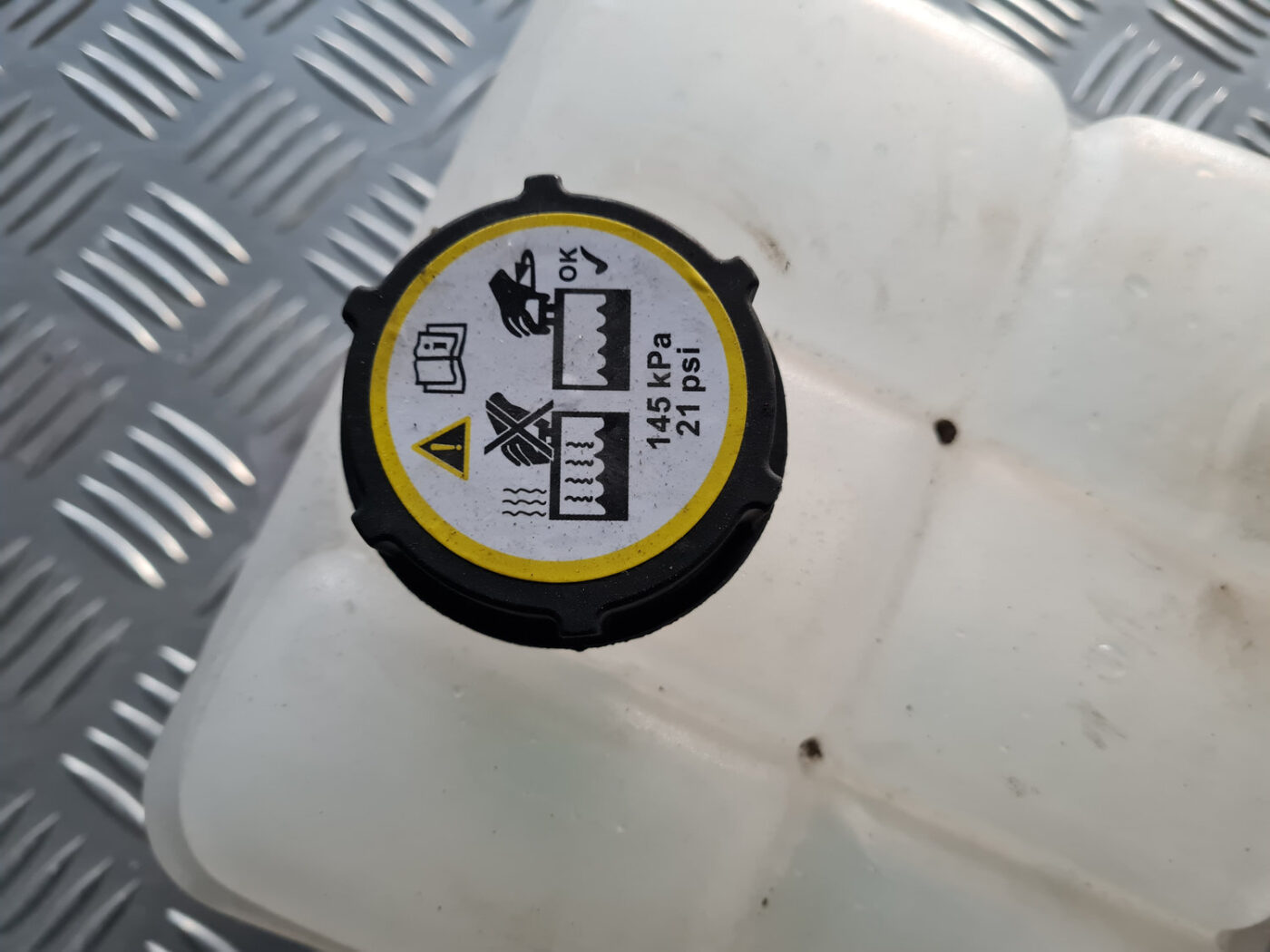 Dzesēšanas šķidruma tvertne priekš VOLVO C30 2009