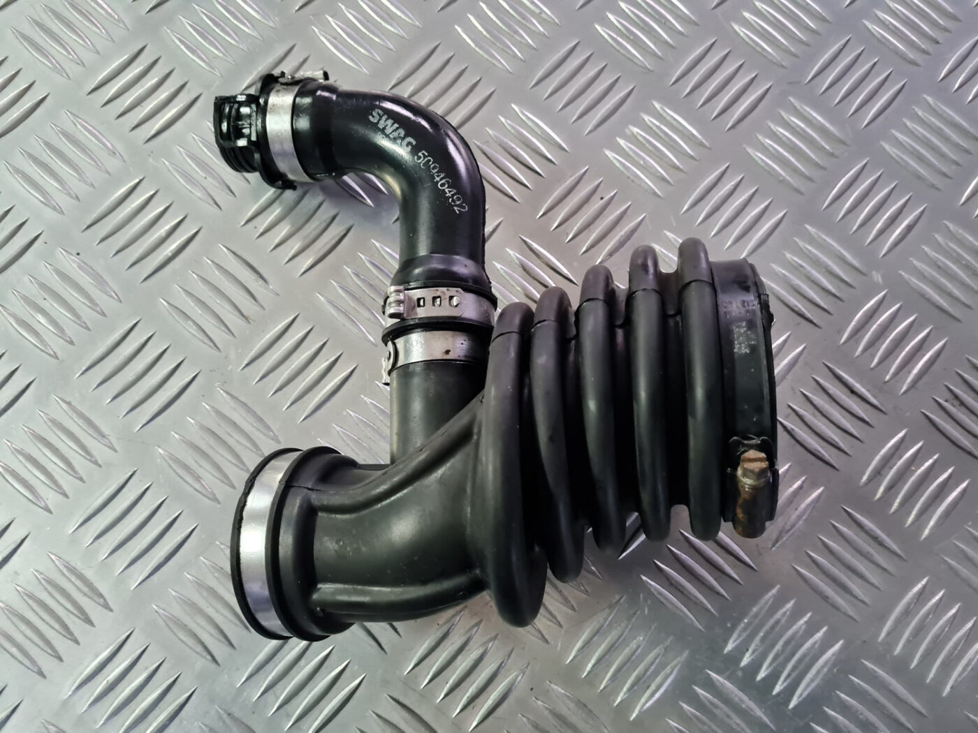 Gaisa filtra korpusa caurule priekš VOLVO C30 2009 2 Gaisa filtra korpusa caurule priekš VOLVO C30 2009