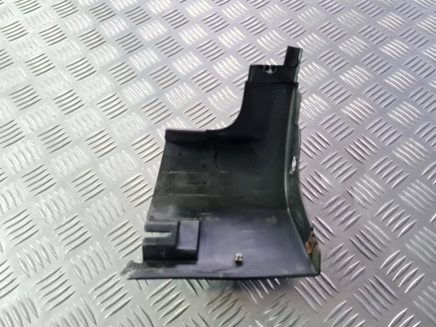 Ārēja sliekšņa uzlikas daļa priekš VOLVO C30 2009 8 Ārēja sliekšņa uzlikas daļa priekš VOLVO C30 2009