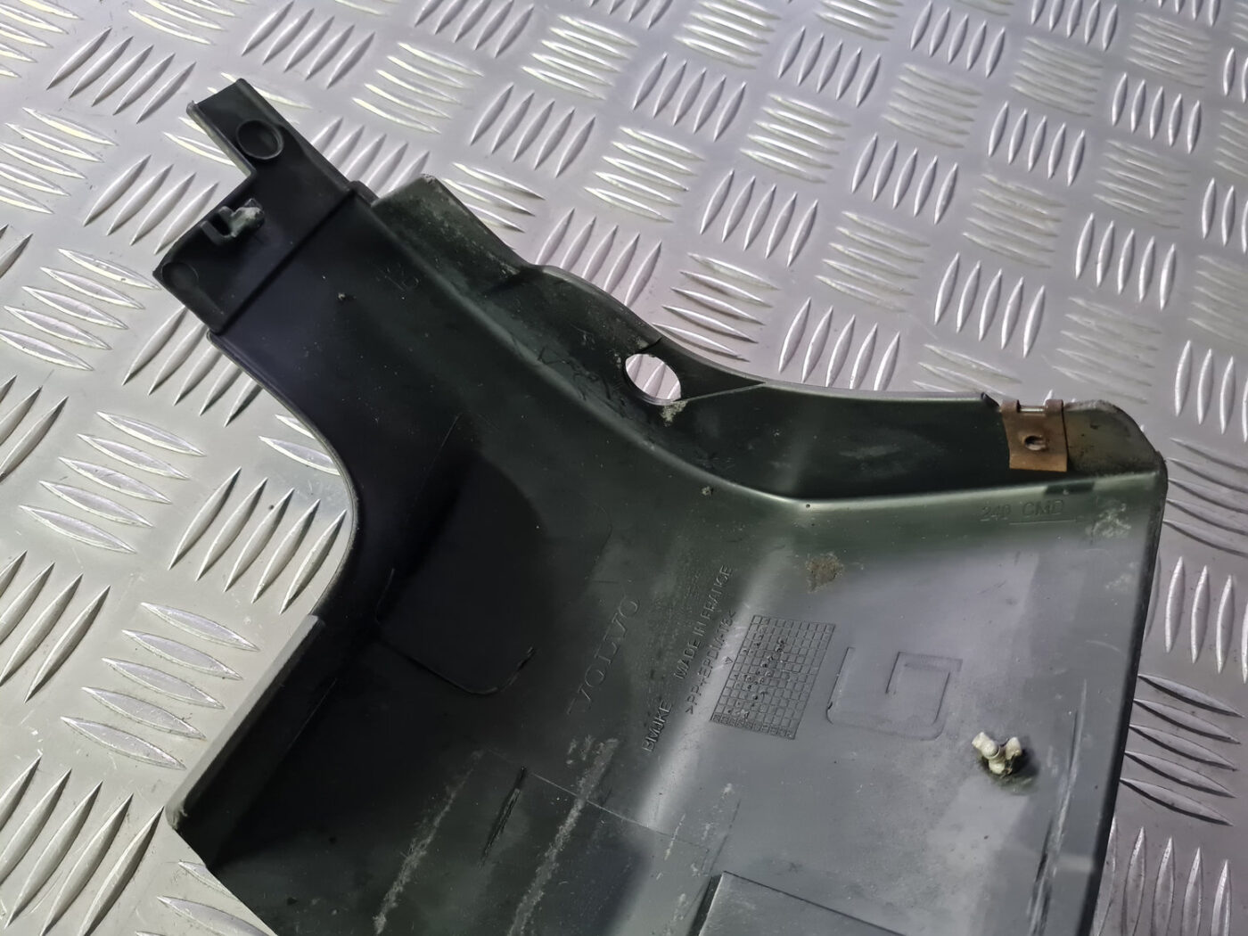 Ārēja sliekšņa uzlikas daļa priekš VOLVO C30 2009 6 Ārēja sliekšņa uzlikas daļa priekš VOLVO C30 2009