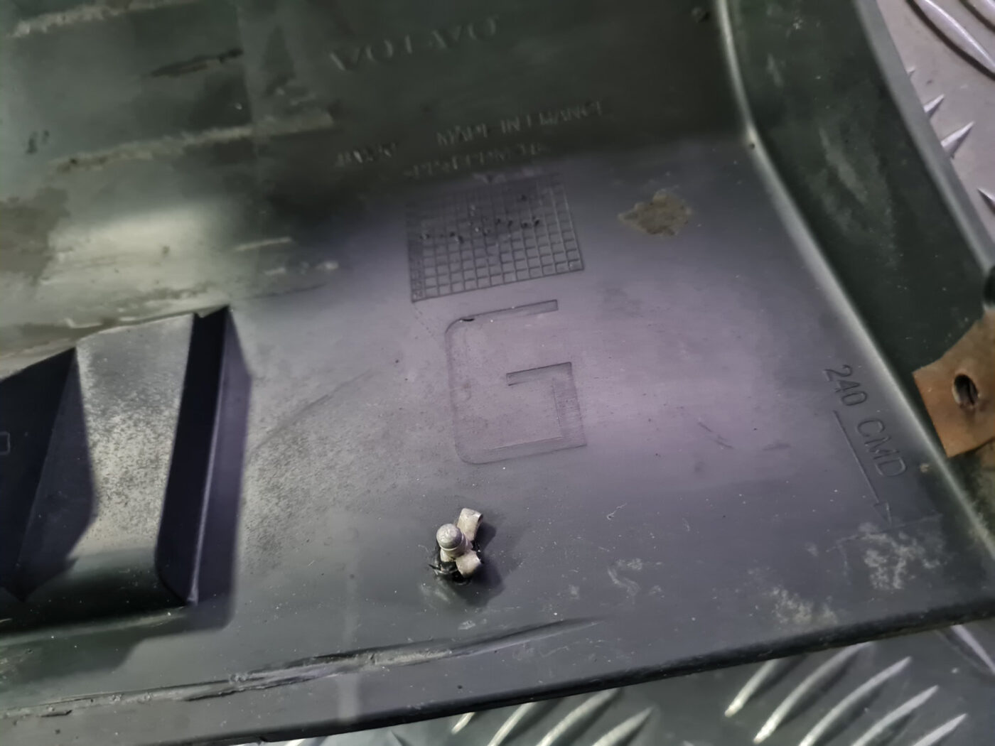 Ārēja sliekšņa uzlikas daļa priekš VOLVO C30 2009 5 Ārēja sliekšņa uzlikas daļa priekš VOLVO C30 2009