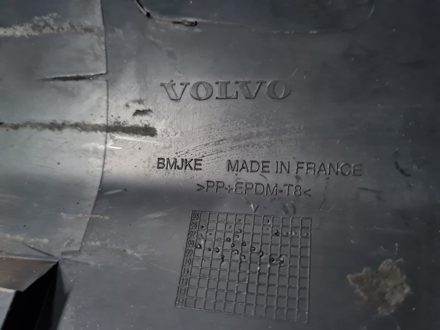 Ārēja sliekšņa uzlikas daļa priekš VOLVO C30 2009 4 Ārēja sliekšņa uzlikas daļa priekš VOLVO C30 2009