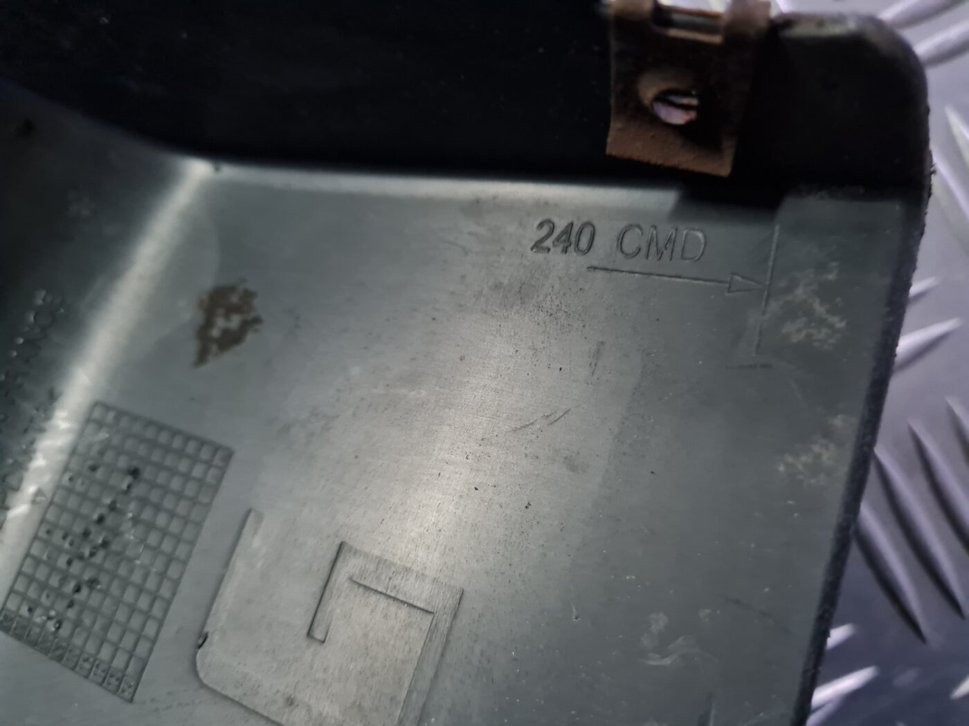 Ārēja sliekšņa uzlikas daļa priekš VOLVO C30 2009 3 Ārēja sliekšņa uzlikas daļa priekš VOLVO C30 2009