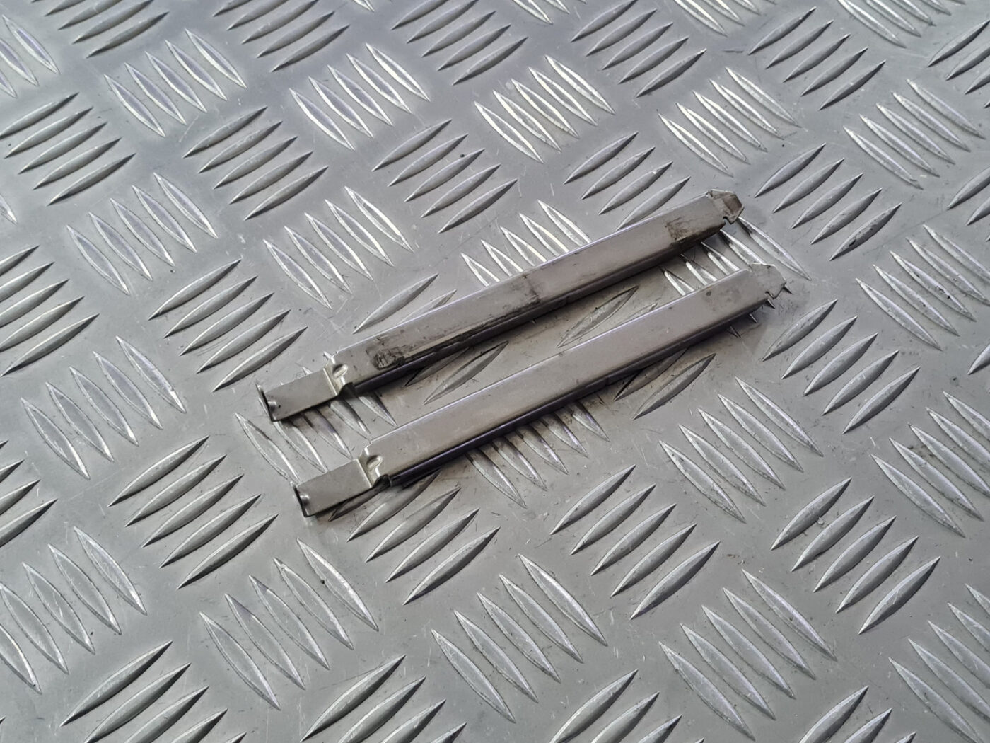 Lukturu kronšteins priekš VOLVO C30 2009 1 Lukturu kronšteins priekš VOLVO C30 2009