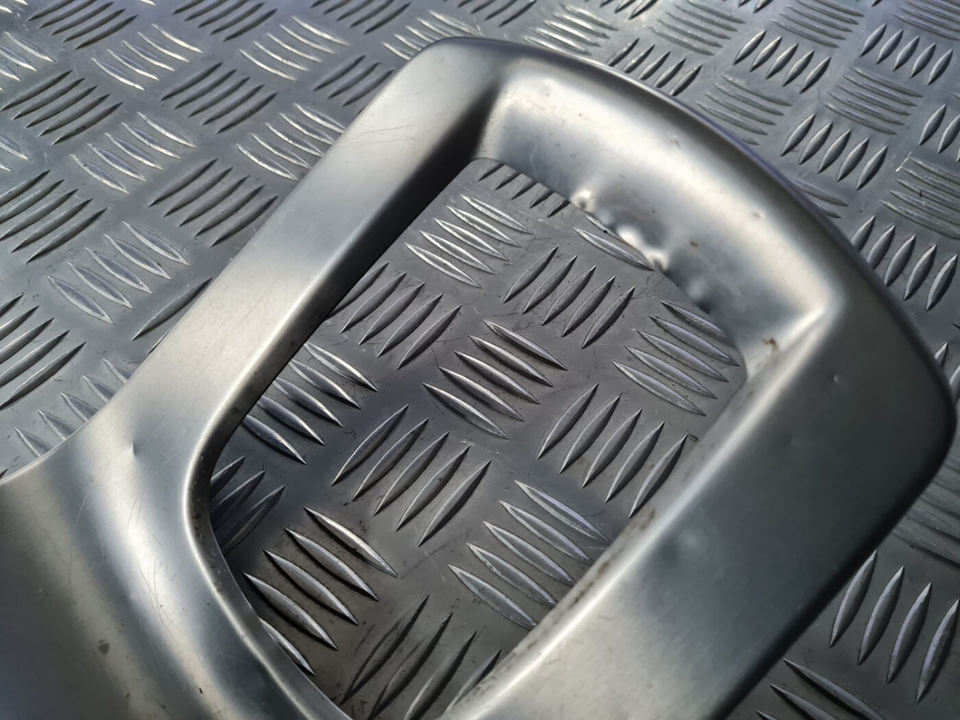 Centrālās konsoles dekoratīvais rāmis priekš VOLVO C30 2009