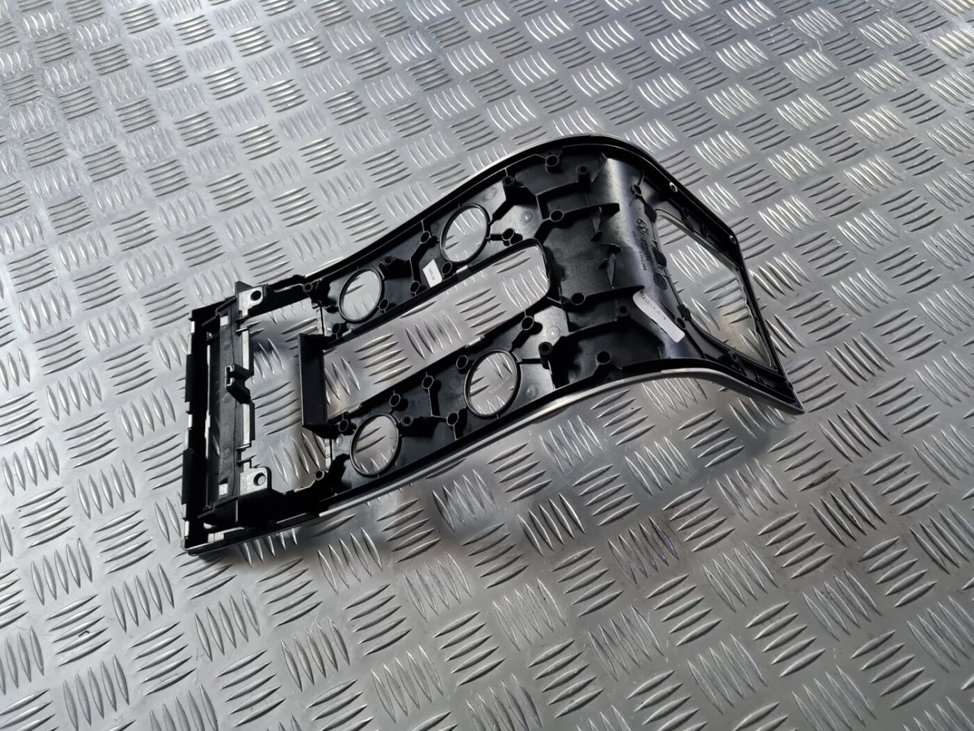 Centrālās konsoles dekoratīvais rāmis priekš VOLVO C30 2009