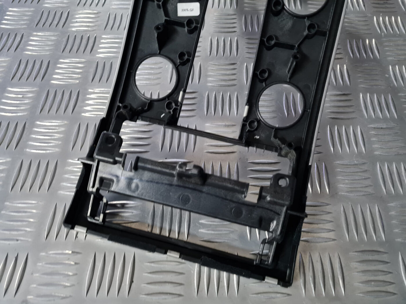 Centrālās konsoles dekoratīvais rāmis priekš VOLVO C30 2009