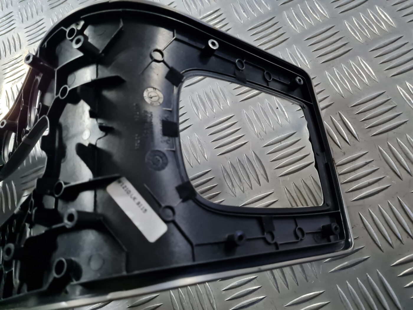 Centrālās konsoles dekoratīvais rāmis priekš VOLVO C30 2009