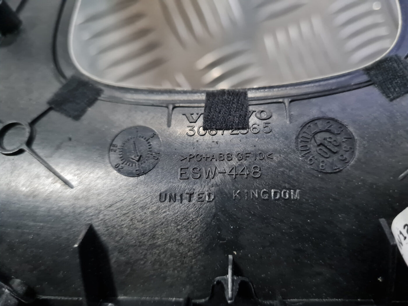 Centrālās konsoles dekoratīvais rāmis priekš VOLVO C30 2009