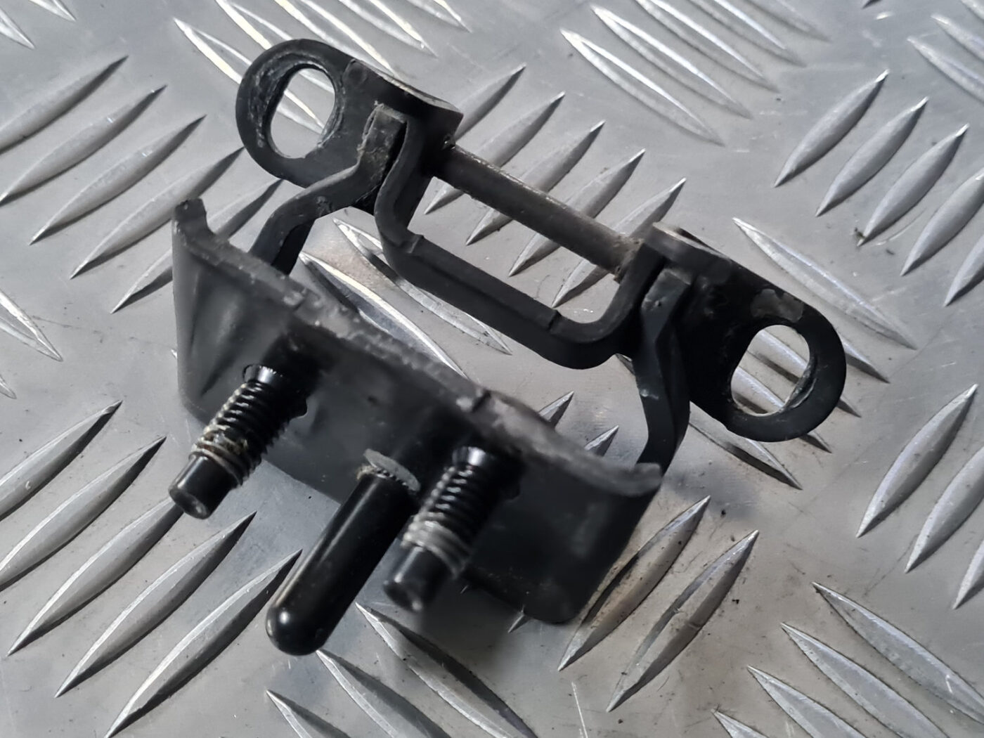 Bagažnieka vāka eņģe priekš VOLVO C30 2009 5 Bagažnieka vāka eņģe priekš VOLVO C30 2009