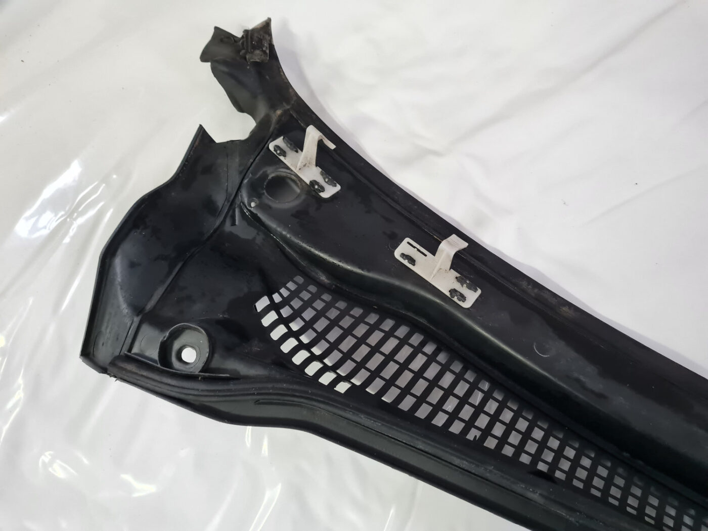 Vējstikla uzlikas (deflektora) režģis priekš VOLVO C30 2009 7 Vējstikla uzlikas (deflektora) režģis priekš VOLVO C30 2009