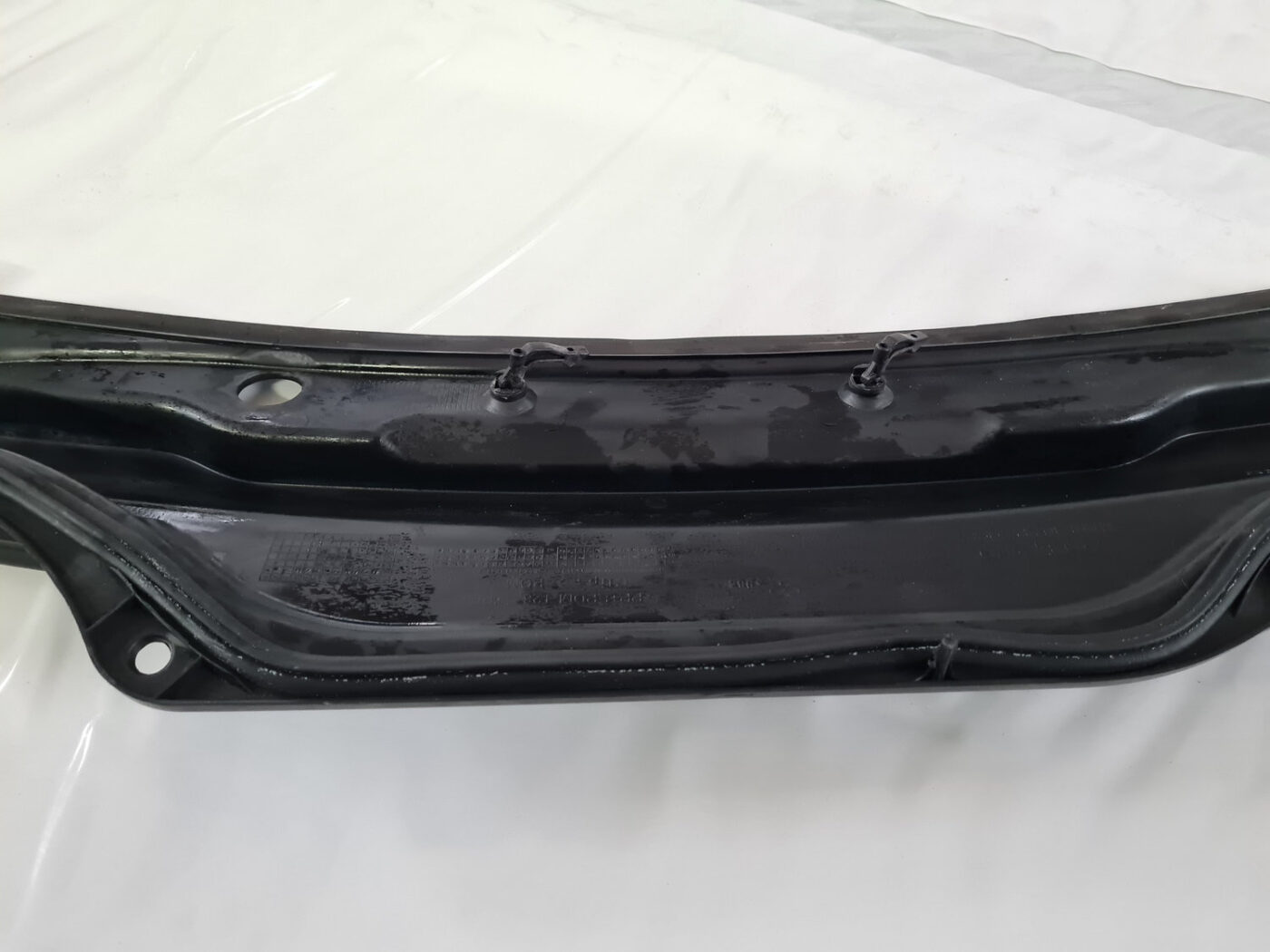 Vējstikla uzlikas (deflektora) režģis priekš VOLVO C30 2009 5 Vējstikla uzlikas (deflektora) režģis priekš VOLVO C30 2009