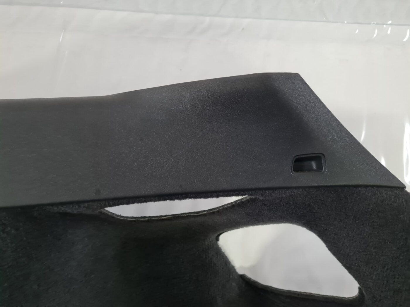 Bagāžnieka nodalījuma sānu apdare priekš VOLVO C30 2009