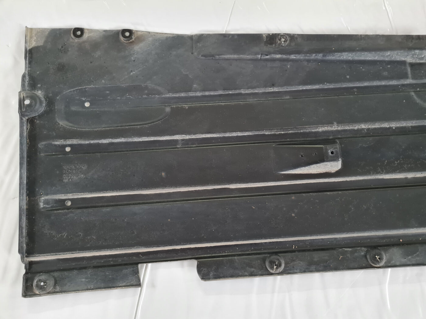 Virsbūves apakšējais aizsargs priekš VOLVO C30 2009