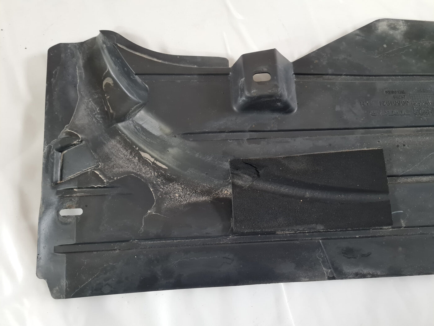 Virsbūves apakšējais aizsargs priekš VOLVO C30 2009