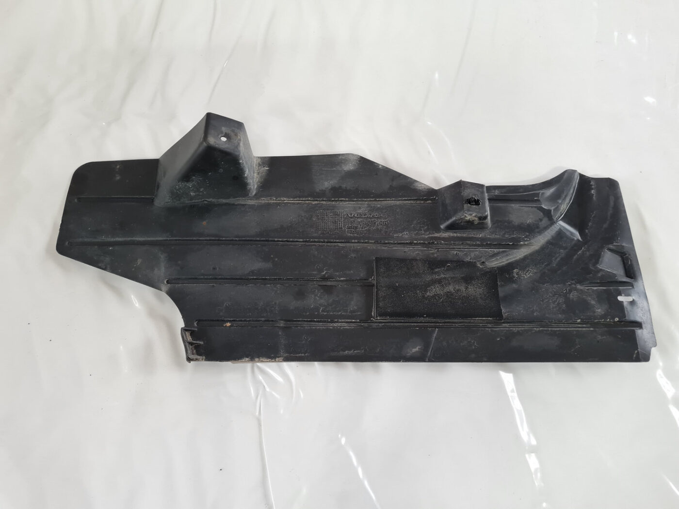 Virsbūves apakšējais aizsargs priekš VOLVO C30 2009