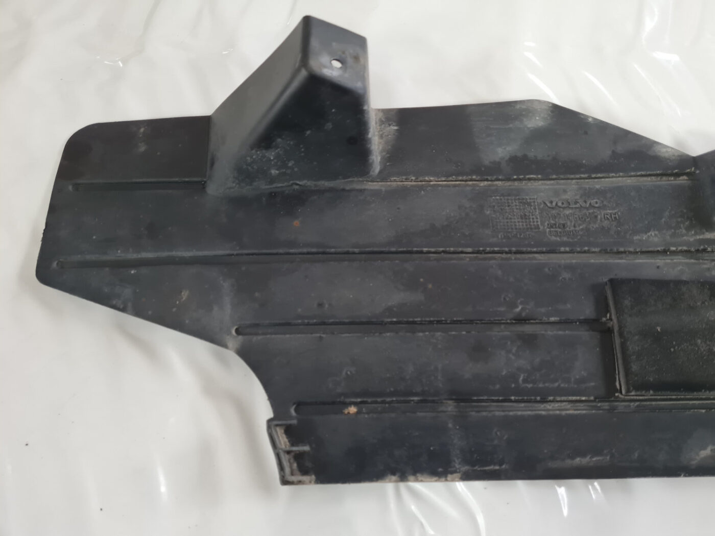 Virsbūves apakšējais aizsargs priekš VOLVO C30 2009