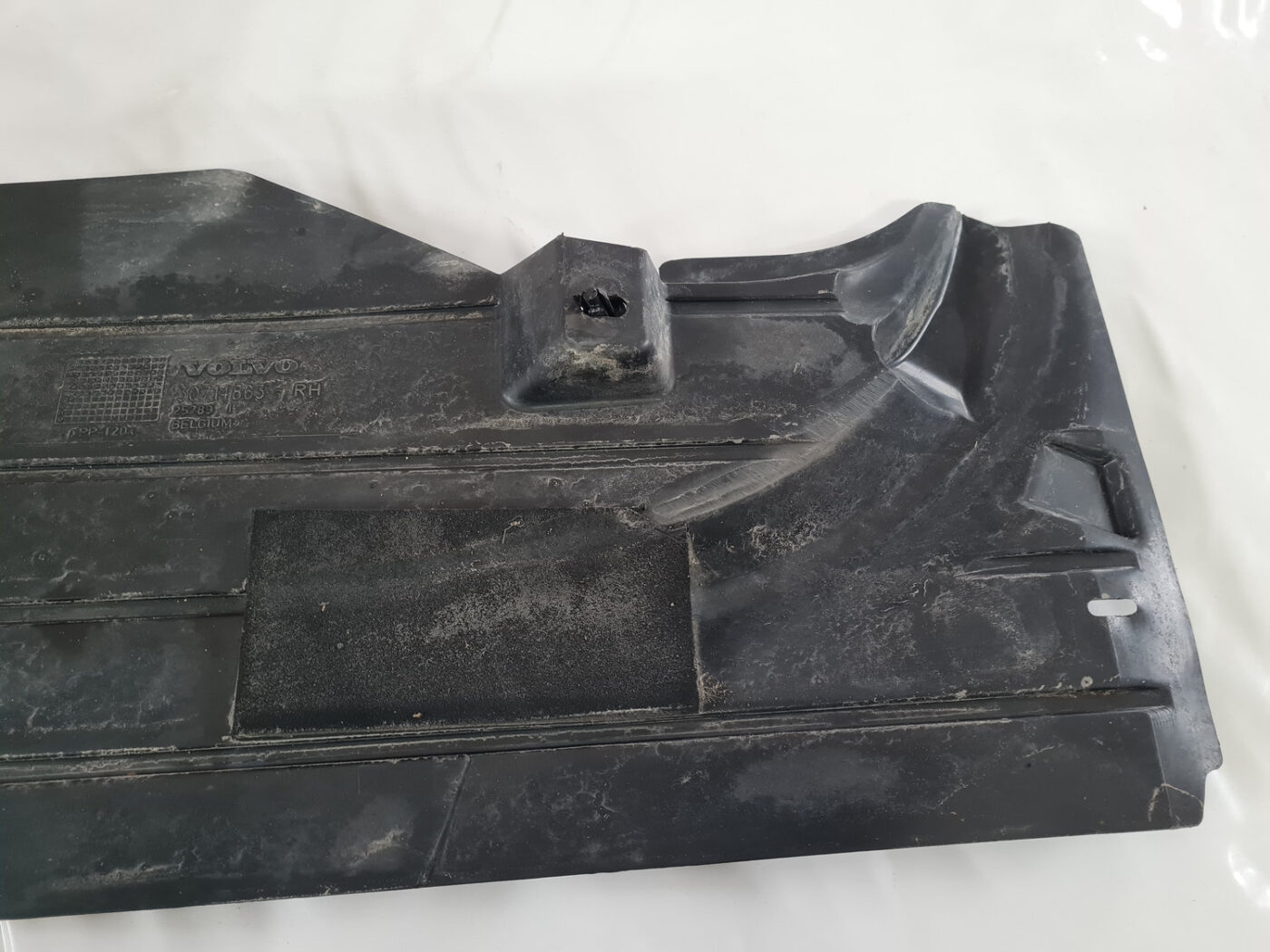 Virsbūves apakšējais aizsargs priekš VOLVO C30 2009