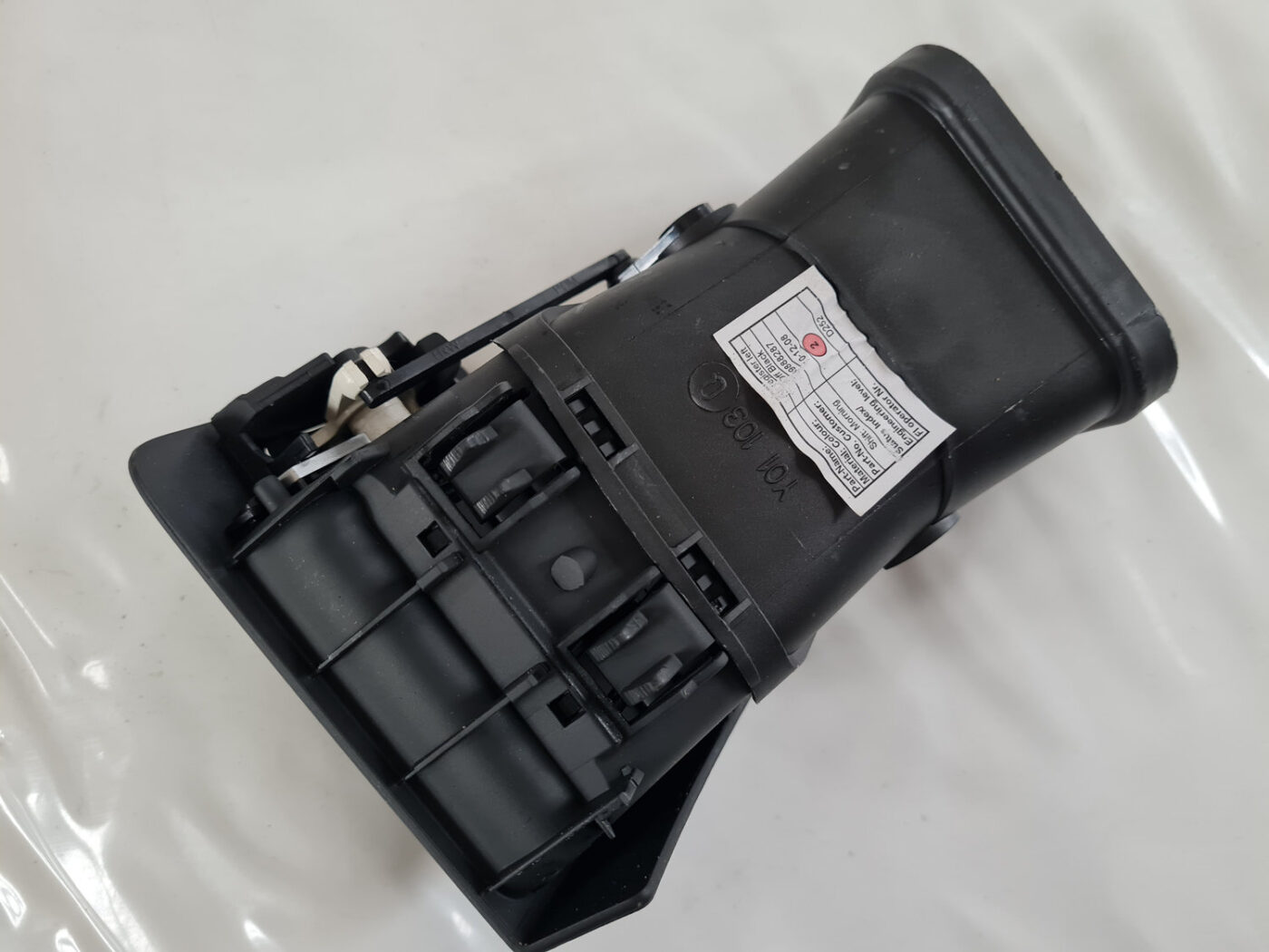 Mērinstrumentu paneļa gaisa vads, pa kreisi priekš VOLVO C30 2009