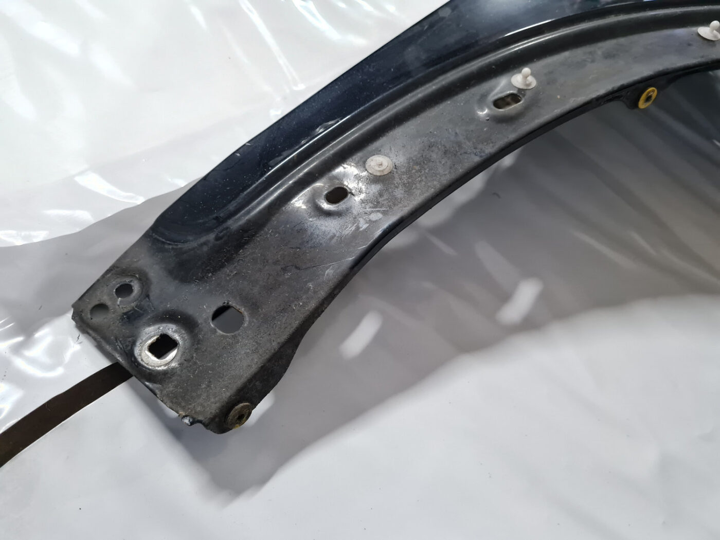 Priekšējais labais spārns priekš VOLVO C30 2009