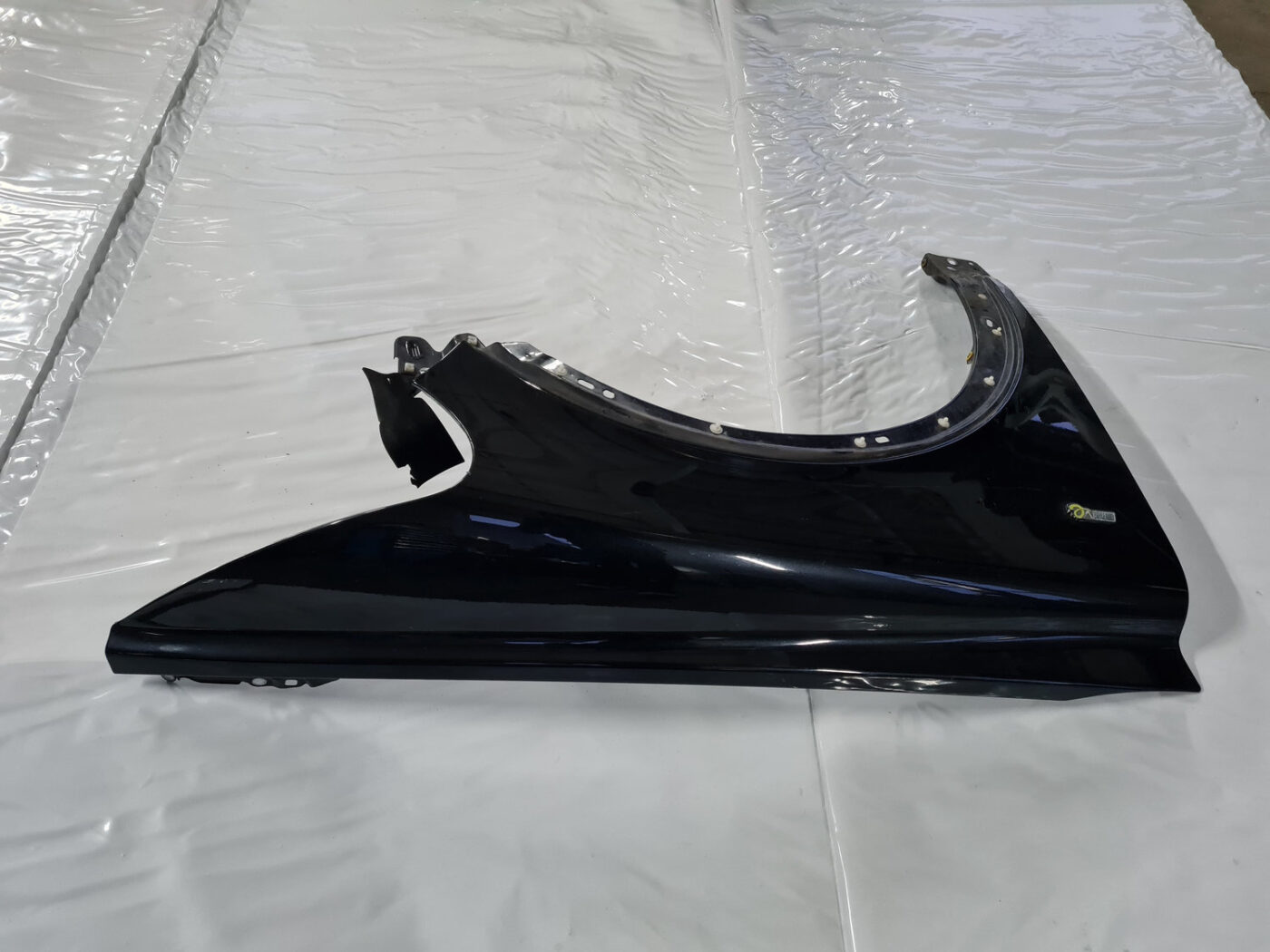 Priekšējais labais spārns priekš VOLVO C30 2009