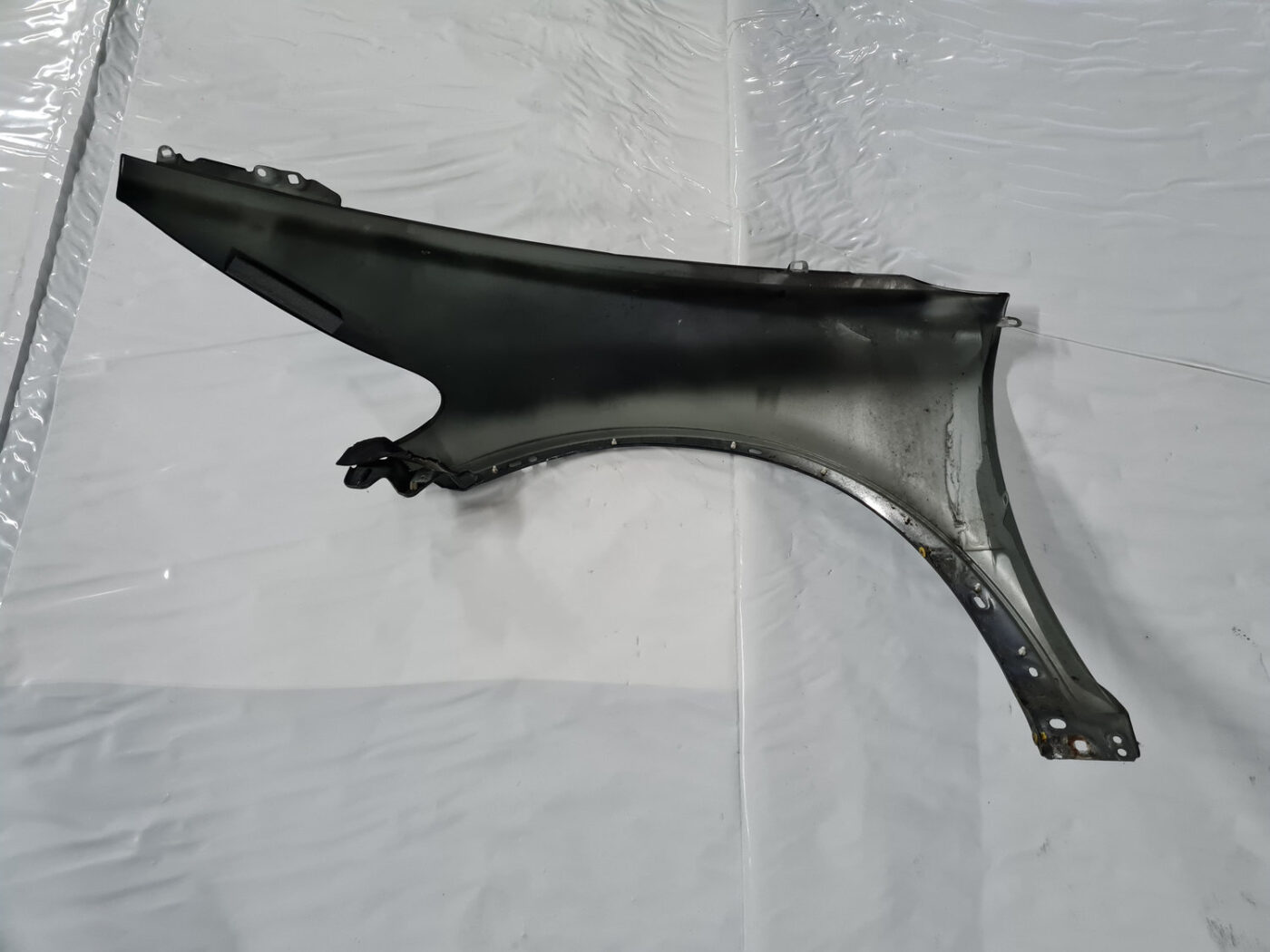 Priekšējais labais spārns priekš VOLVO C30 2009