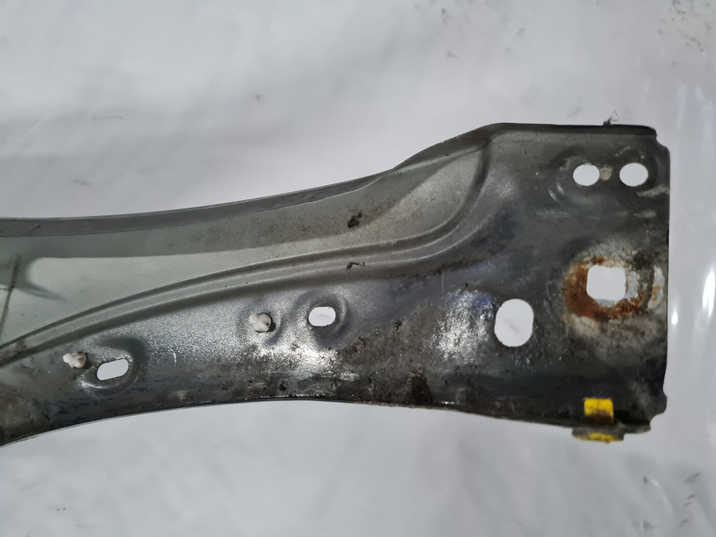 Priekšējais labais spārns priekš VOLVO C30 2009