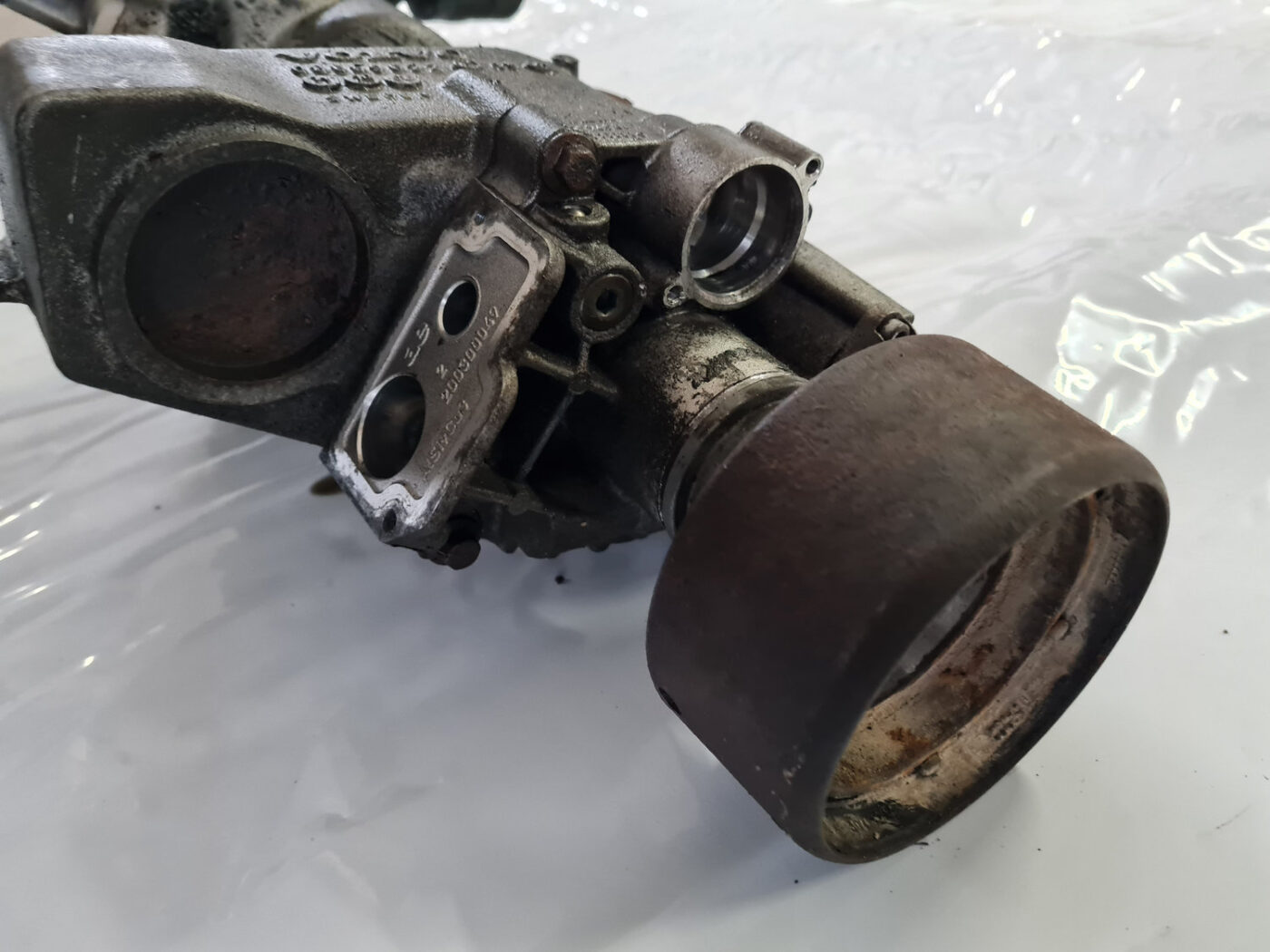 Aizmugurējais reduktors priekš VOLVO XC70 2007 11 Aizmugurējais reduktors priekš VOLVO XC70 2007