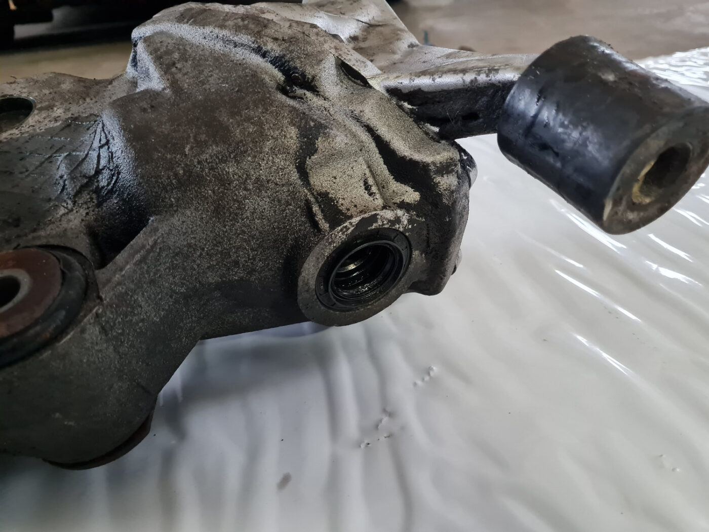 Aizmugurējais reduktors priekš VOLVO XC70 2007 6 Aizmugurējais reduktors priekš VOLVO XC70 2007