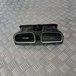 Mērinstrumentu paneļa gaisa vads, centrā priekš VW GOLF 6 2011