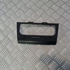 Mērinstrumentu paneļa dekoratīvais rāmis priekš VW GOLF 6 2011