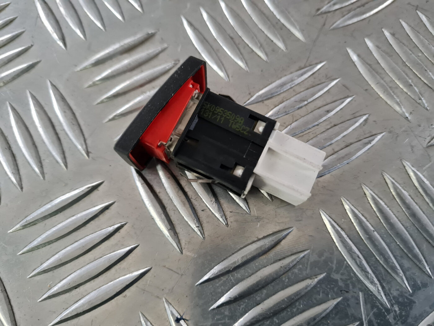 Trauksmes poga priekš VW GOLF 6 2011