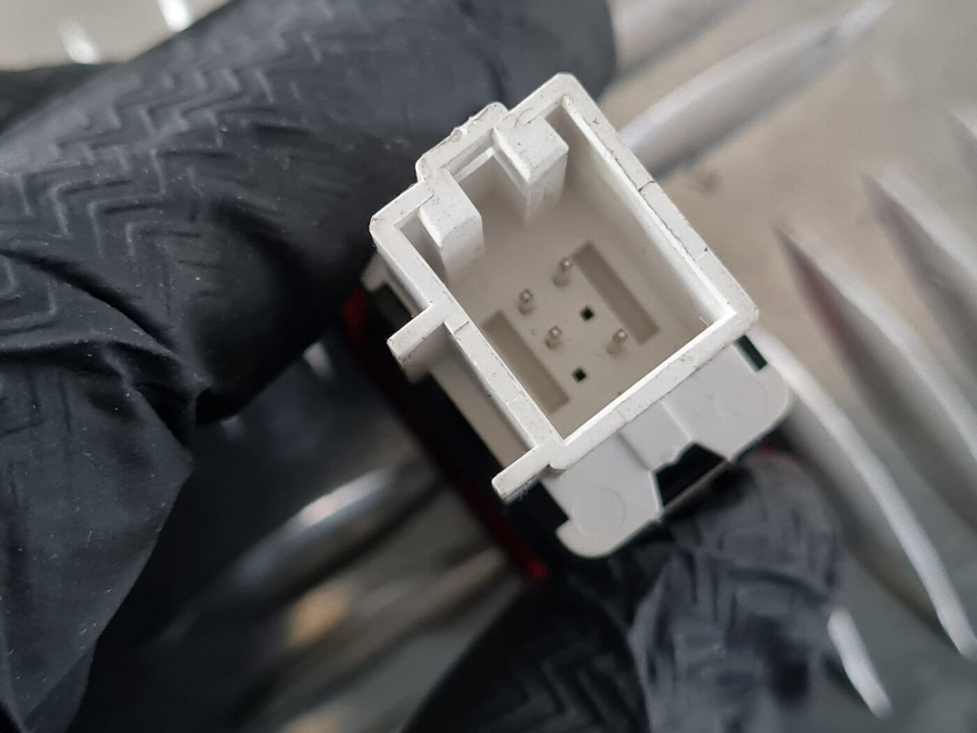 Trauksmes poga priekš VW GOLF 6 2011