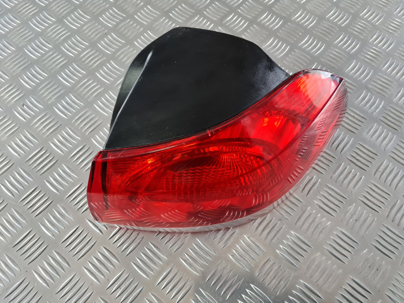 Aizmugurējais labais lukturis priekš VW GOLF 6 2011 10 Aizmugurējais labais lukturis priekš VW GOLF 6 2011