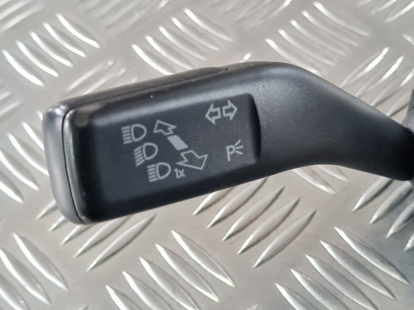 Stūres statnes slēdzis priekš VW GOLF 6 2011