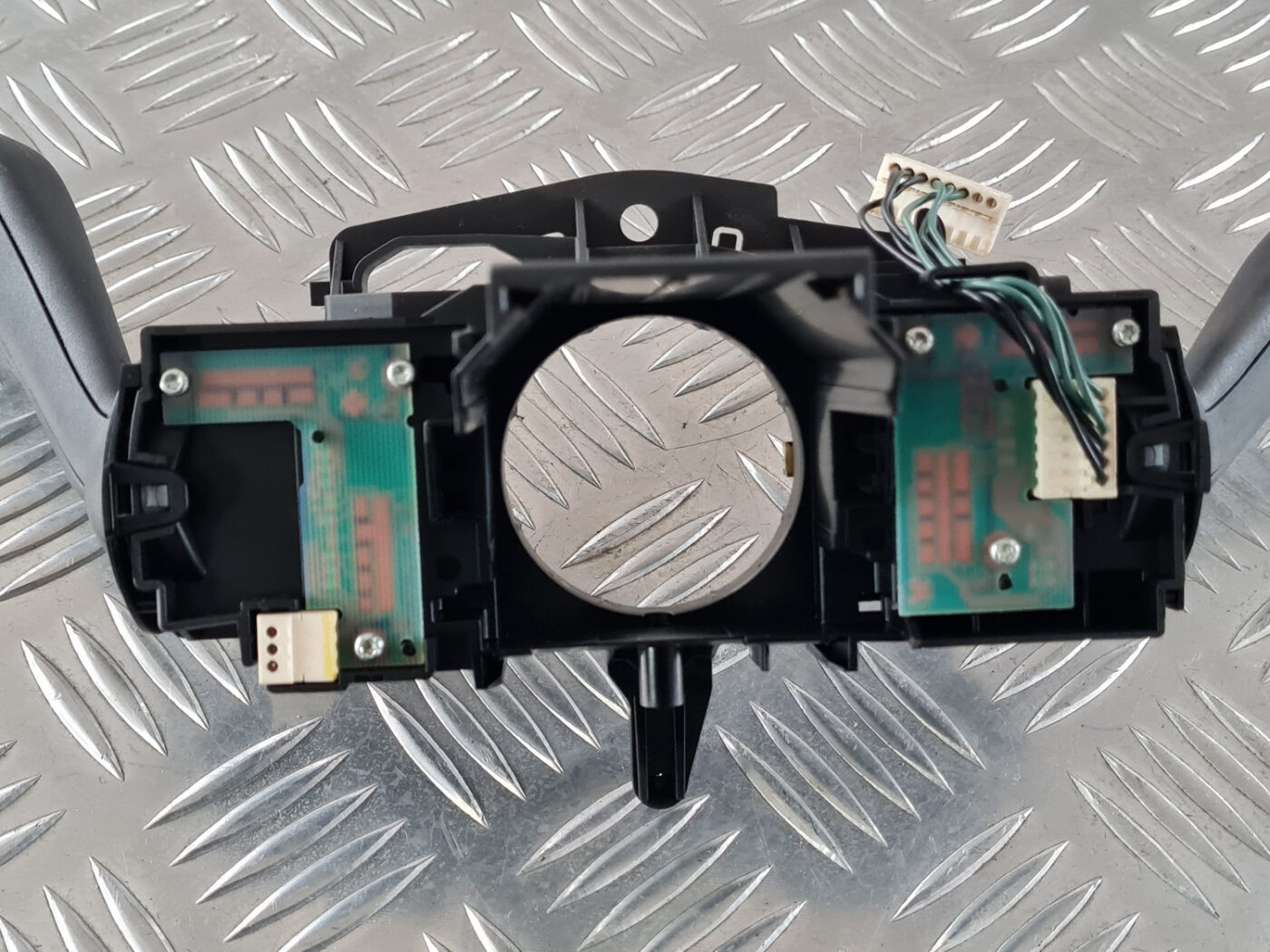 Stūres statnes slēdzis priekš VW GOLF 6 2011