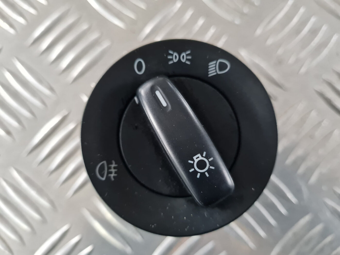 Gaismas slēdzis priekš VW GOLF 6 2011 2 Gaismas slēdzis priekš VW GOLF 6 2011