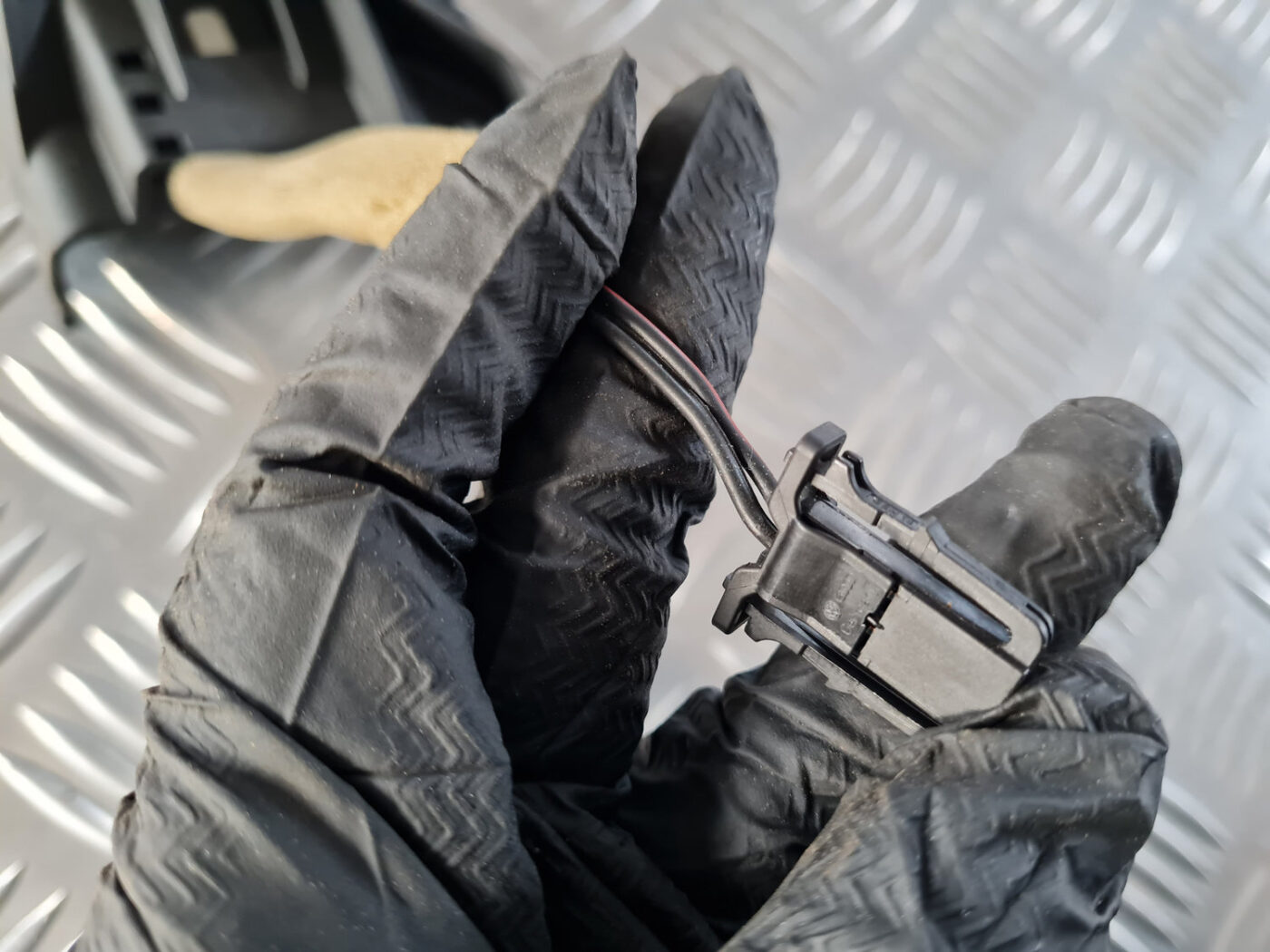 Durvju spoguļa apdares uzlika salonā (ar skaļruni) priekš VW GOLF 6 2011