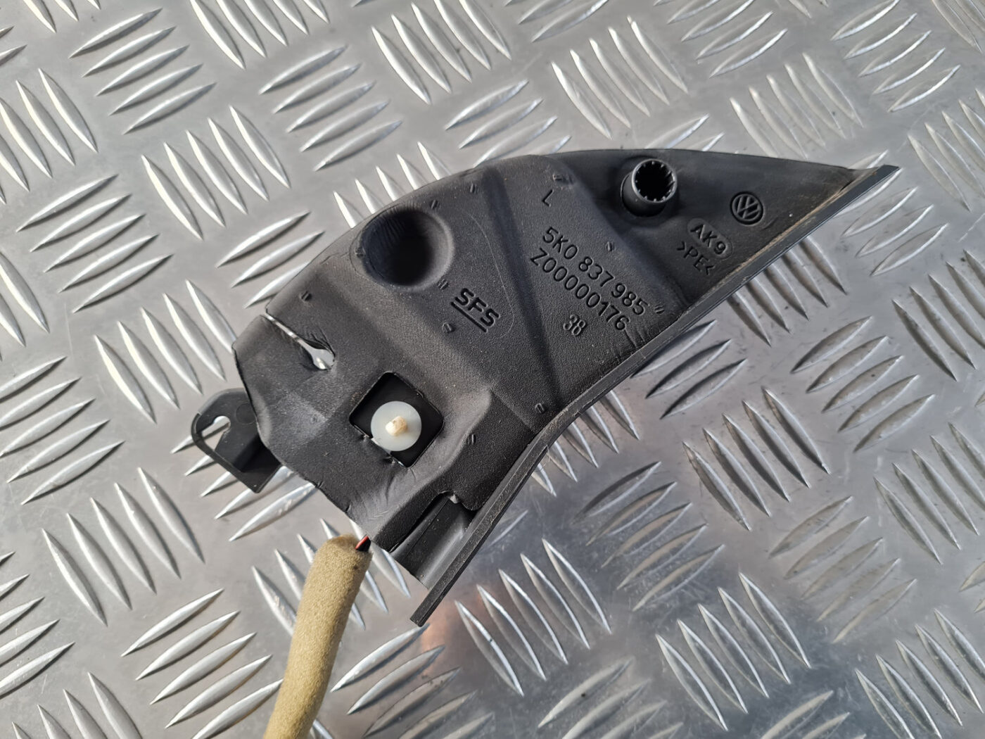 Durvju spoguļa apdares uzlika salonā (ar skaļruni) priekš VW GOLF 6 2011