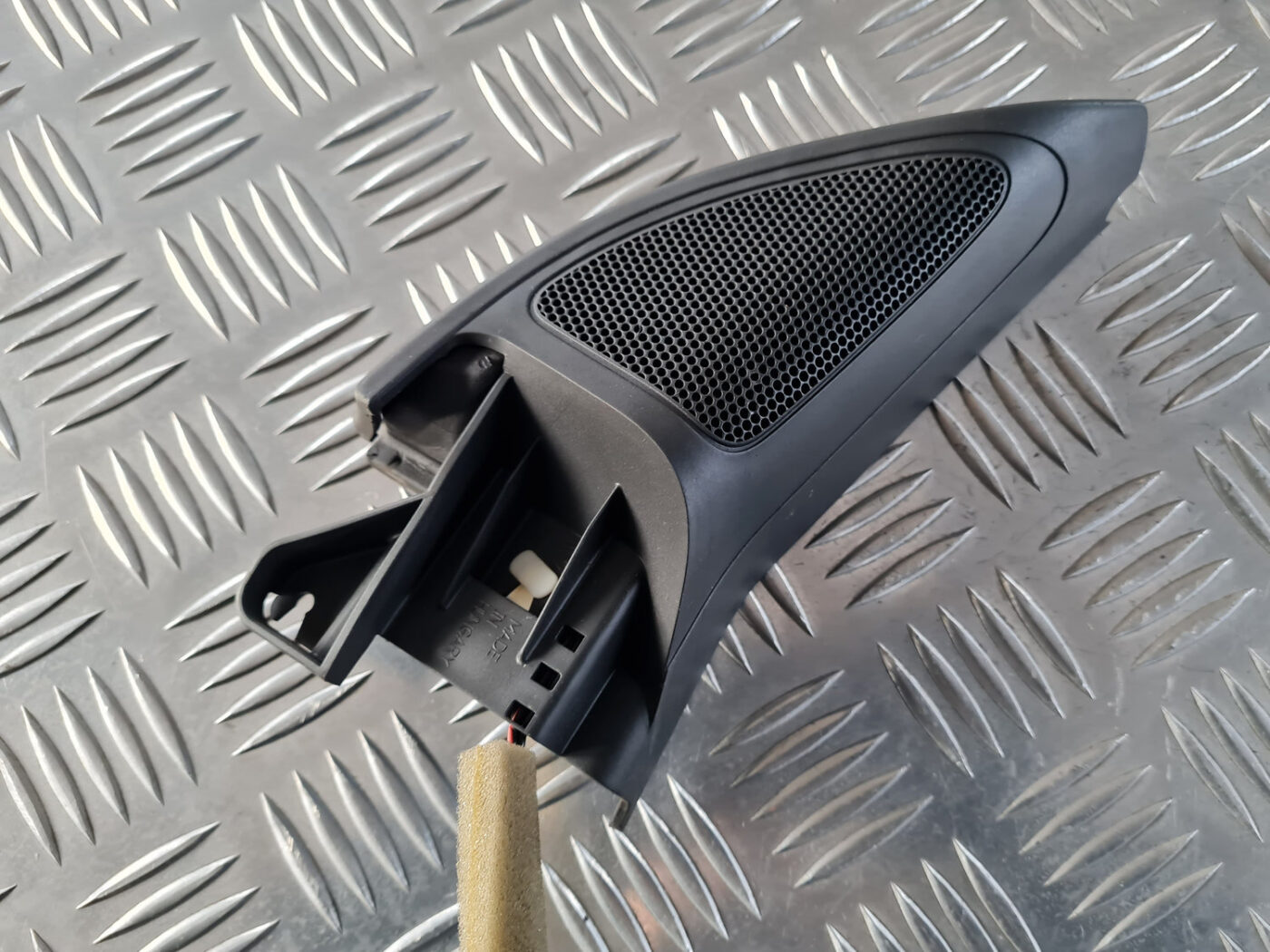 Durvju spoguļa apdares uzlika salonā (ar skaļruni) priekš VW GOLF 6 2011 2 Durvju spoguļa apdares uzlika salonā (ar skaļruni) priekš VW GOLF 6 2011